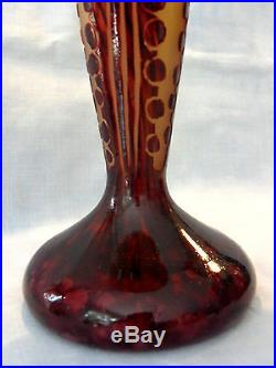 Joli et original vase Schneider Le verre Français, amarantes, era daum gallé