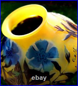 Joli et rare vase toupie Galle pervenches bleues, parfait, era daum 1900