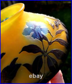 Joli et rare vase toupie Galle pervenches bleues, parfait, era daum 1900