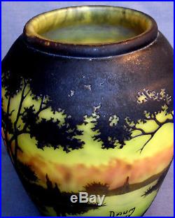 Joli gros vase Daum paysage lacustre sur 3 couleurs, era Gallé 1910, parfait