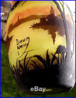Joli gros vase Daum paysage lacustre sur 3 couleurs, era Gallé 1910, parfait