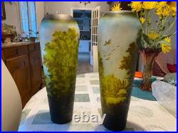 Joli paire de vase signe galle en pate de verre tres beau execute dans les annee