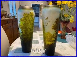 Joli paire de vase signe galle en pate de verre tres beau execute dans les annee