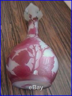 Joli vase Gallé en pâte de verre multicouches, superbe décor floral