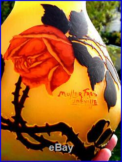 Joli vase MULLER aux roses, parfait, époque galle Daum 1900, NO COPY