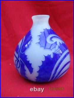 Joli vase signé DEGUE motifs géométriques