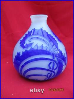 Joli vase signé DEGUE motifs géométriques