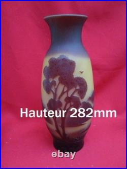 Joli vase signé LA ROCHERE Décor paysage dégagé à l'acide