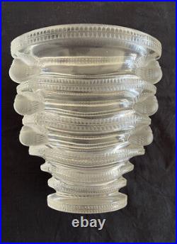 LALIQUE Vase modèle SAINT MARC
