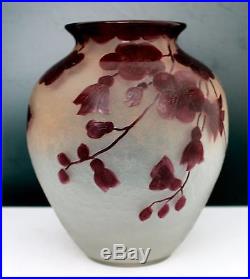 LEGRAS, Authentique vase en verre à décor floral émaillé rouge