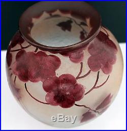 LEGRAS, Authentique vase en verre à décor floral émaillé rouge