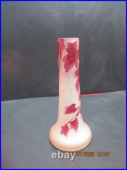 LEGRAS Joli vase motif floral dégagé à l'acide Série RUBIS