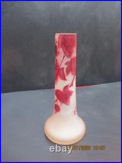 LEGRAS Joli vase motif floral dégagé à l'acide Série RUBIS