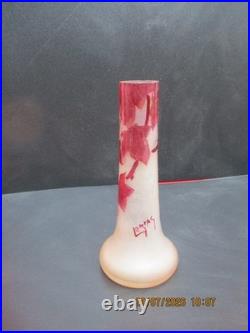 LEGRAS Joli vase motif floral dégagé à l'acide Série RUBIS