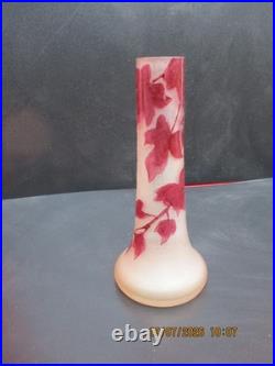 LEGRAS Joli vase motif floral dégagé à l'acide Série RUBIS