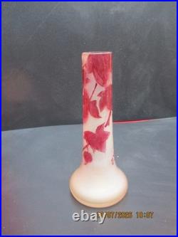 LEGRAS Joli vase motif floral dégagé à l'acide Série RUBIS