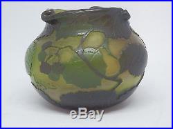 LEGRAS, Petit vase boule multicouches dégagé à l'acide, H 9 cm