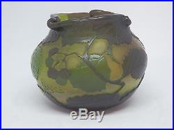 LEGRAS, Petit vase boule multicouches dégagé à l'acide, H 9 cm