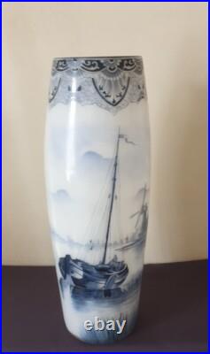 LEGRAS, grand et rare vase en opaline, décor Delft, série CERES