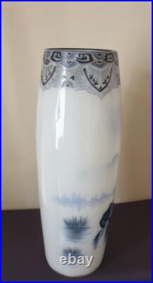 LEGRAS, grand et rare vase en opaline, décor Delft, série CERES