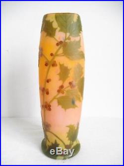 LEGRAS, grand vase multicouche, décor de houx
