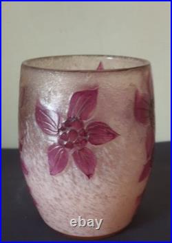 LEGRAS, très joli vase en verre givré, décor floral dégagé à l'acide