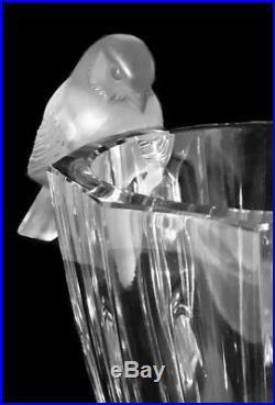 Lalique France Vase Deux Pigeons En Cristal Blanc Taillé