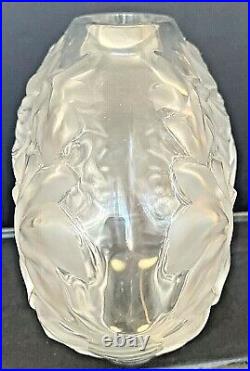 Lalique France Vase modèle coeur en cristal signé Lalique France