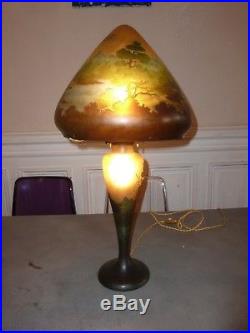 Lampe champignon en verre multicouche signé Gallé pate de verre Gallé