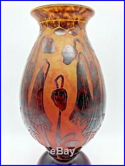 Le Verre Français très beau vase décors de Campanules