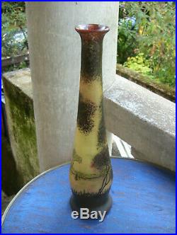Legras Superbe grand vase soliflore en verre émaillé décor de paysage lacustre