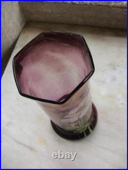 Legras Très joli vase à col hexagonal en verre émaillé de pavots sur fond prune