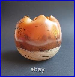 Legras Vase en verre Boule à col pincé Couché de soleil en forêt enneigée Legras Vase en verre Boule à col pincé Couché de soleil en forêt enneigée
