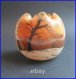 Legras Vase en verre Boule à col pincé Couché de soleil en forêt enneigée Legras Vase en verre Boule à col pincé Couché de soleil en forêt enneigée