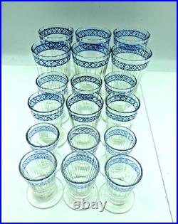 Lot de 18 verres anciens à décor émaillé