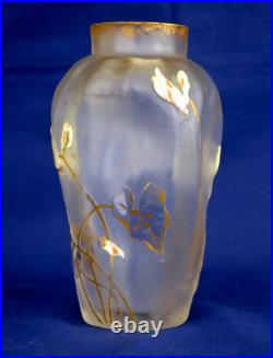 MONTJOYE LEGRAS Vase Fond Givré Décor Emaillé de Cyclamens Epoque vers 1900