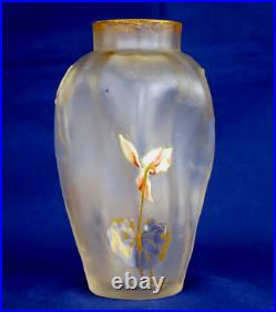 MONTJOYE LEGRAS Vase Fond Givré Décor Emaillé de Cyclamens Epoque vers 1900