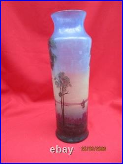 MULLER Frères Lunéville Grand vase 350mm à décor d'un paysage lacustre signé