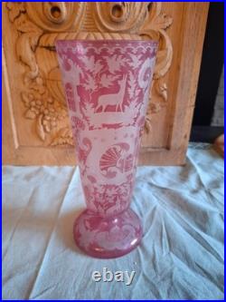 Magnifique Ancien Vase rose décor animalier / chasse Cristal de Bohème