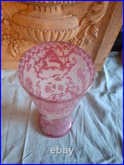 Magnifique Ancien Vase rose décor animalier / chasse Cristal de Bohème