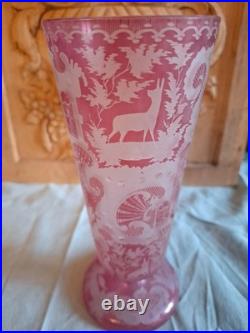 Magnifique Ancien Vase rose décor animalier / chasse Cristal de Bohème