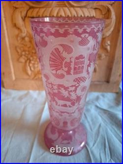 Magnifique Ancien Vase rose décor animalier / chasse Cristal de Bohème