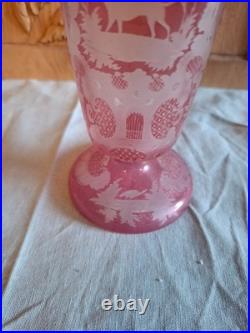Magnifique Ancien Vase rose décor animalier / chasse Cristal de Bohème
