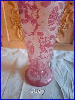 Magnifique Ancien Vase rose décor animalier / chasse Cristal de Bohème