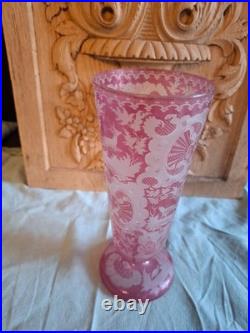 Magnifique Ancien Vase rose décor animalier / chasse Cristal de Bohème