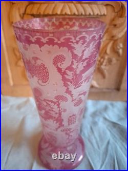 Magnifique Ancien Vase rose décor animalier / chasse Cristal de Bohème