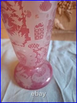 Magnifique Ancien Vase rose décor animalier / chasse Cristal de Bohème