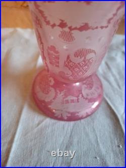 Magnifique Ancien Vase rose décor animalier / chasse Cristal de Bohème