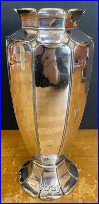 Magnifique soliflore ou vase de marque inconnue mais réalisé par une orfèvrerie Magnifique soliflore ou vase de marque inconnue mais réalisé par une orfèvrerie