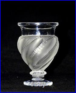Marc Lalique (Lalique France). Vase en cristal clair, modèle Ermenonville